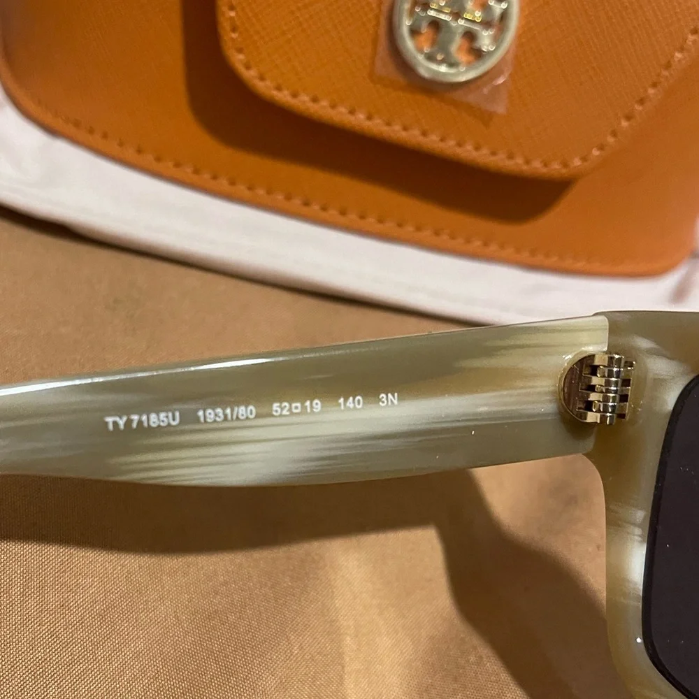 NWT AUTHENTIC Tory Burch Rare Sunglasses Unisex